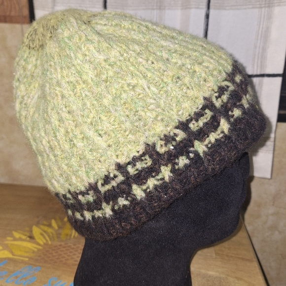 Dohm Merino Wool Blend Knit Beanie Hat In Light Green And Black. OSFM - Picture 5 of 7